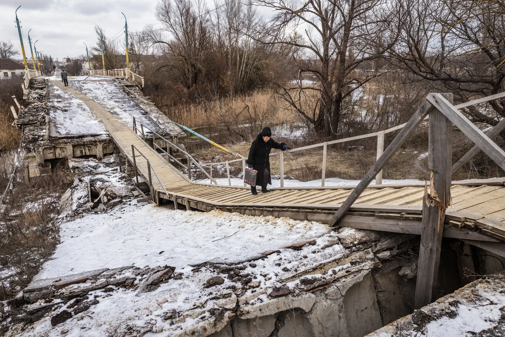 Залишки мосту в Харківській області в грудні.